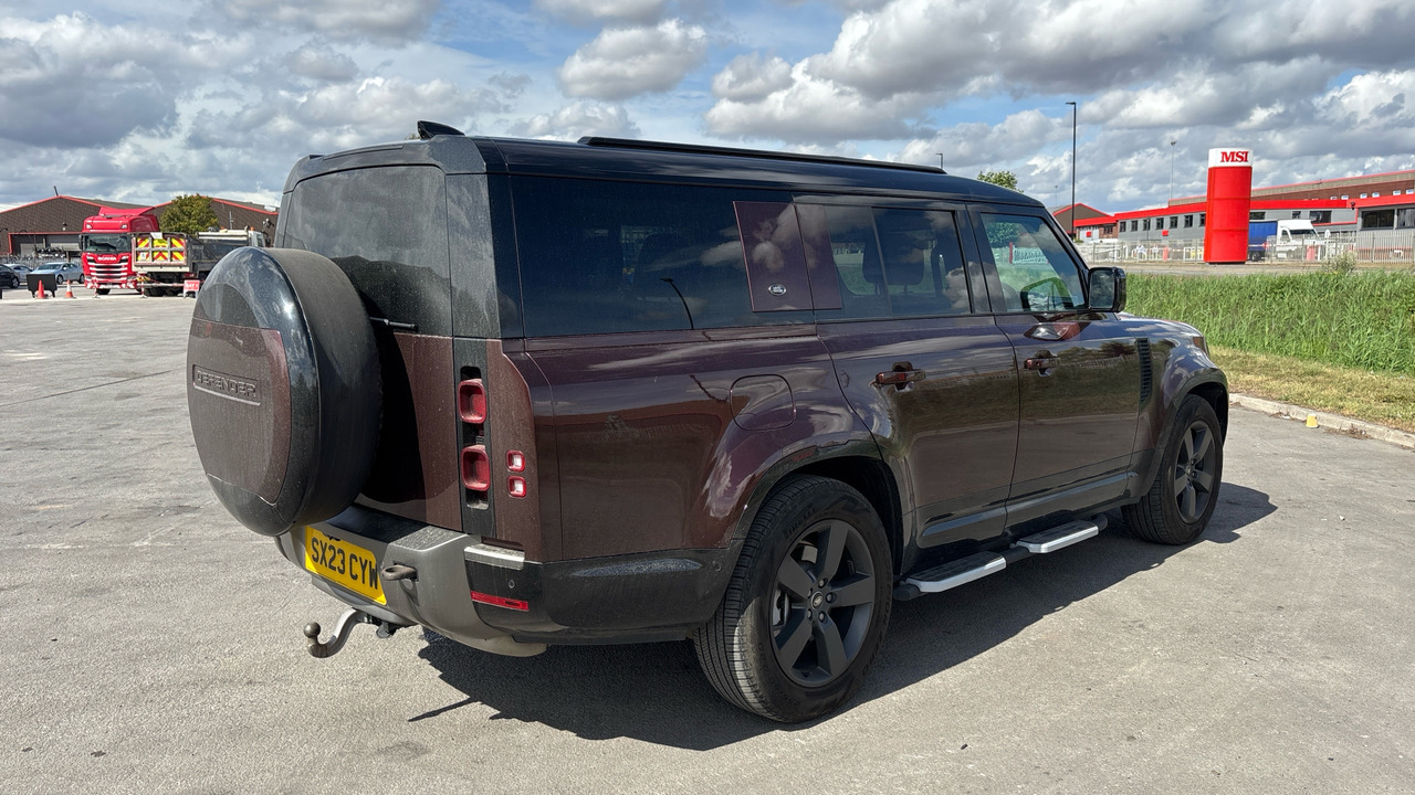 LAND ROVER DEFENDER 3.0 D300 X-Dynamic HSE 130 - Terepjáró/ SUV: 4 kép. LAND ROVER DEFENDER 3.0 D300 X-Dynamic HSE 130 - Terepjáró/ SUV: 4 kép.
