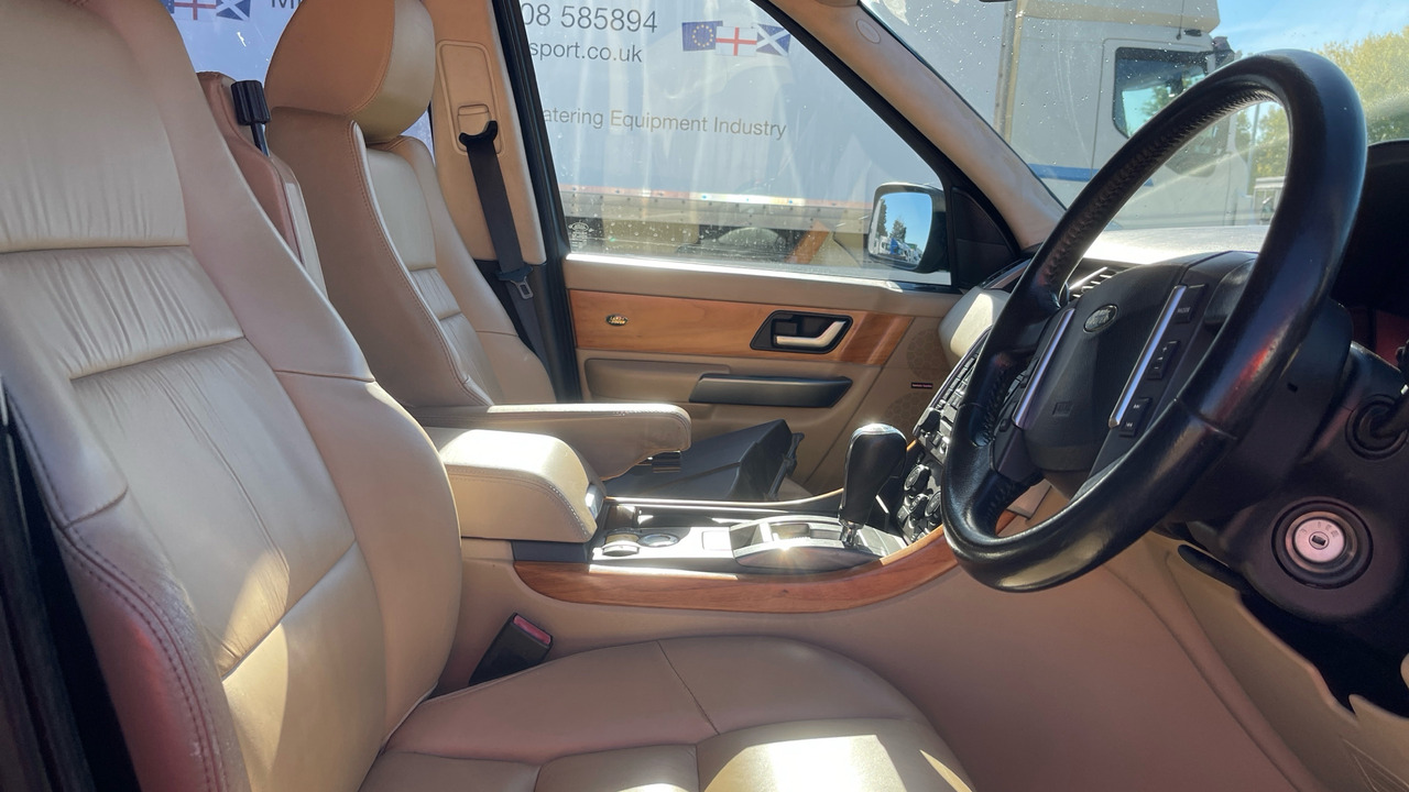 LAND ROVER RANGE ROVER SPORT 2.7 V6 HSE - Kombi: 5 kép. LAND ROVER RANGE ROVER SPORT 2.7 V6 HSE - Kombi: 5 kép.