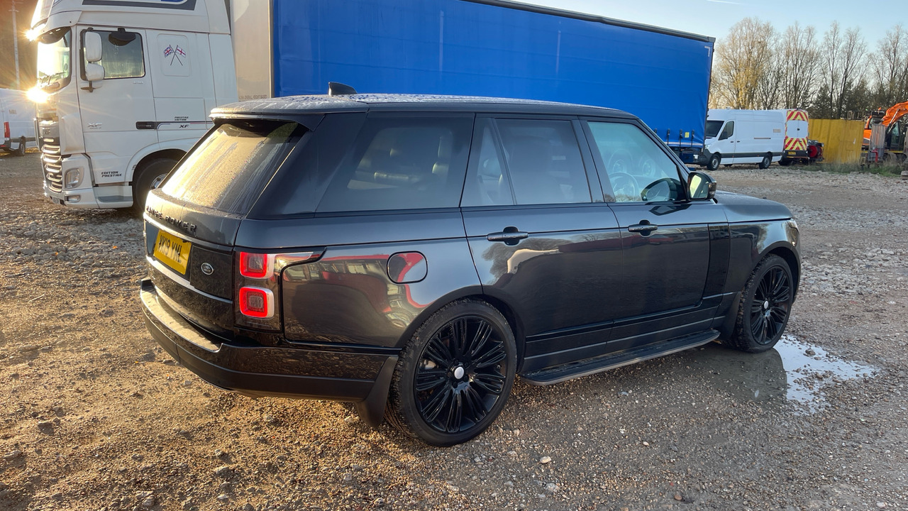 Land Rover Range Rover 3.0 SDV6 VOGUE - Terepjáró/ SUV: 4 kép. Land Rover Range Rover 3.0 SDV6 VOGUE - Terepjáró/ SUV: 4 kép.