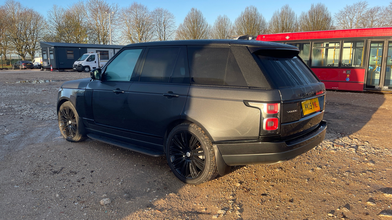 Land Rover Range Rover 3.0 SDV6 VOGUE - Terepjáró/ SUV: 3 kép. Land Rover Range Rover 3.0 SDV6 VOGUE - Terepjáró/ SUV: 3 kép.