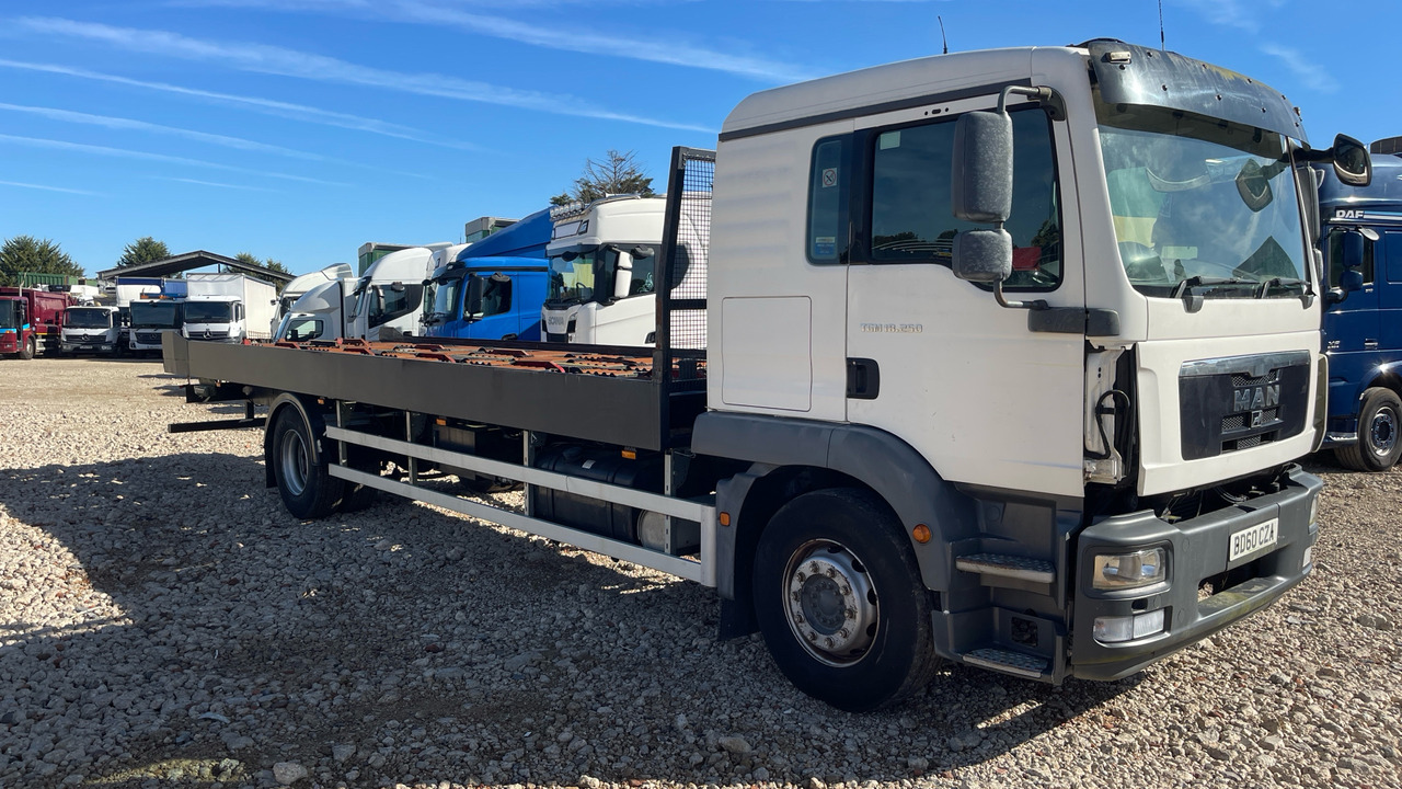 MAN TGM 18.250 - Platós teherautó: 1 kép. MAN TGM 18.250 - Platós teherautó: 1 kép.