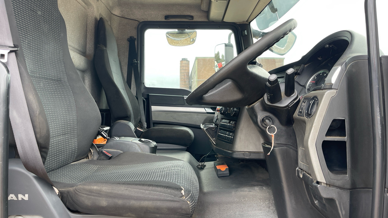 MAN TGM 26.340 - Platós teherautó, Darus autó: 5 kép. MAN TGM 26.340 - Platós teherautó, Darus autó: 5 kép.