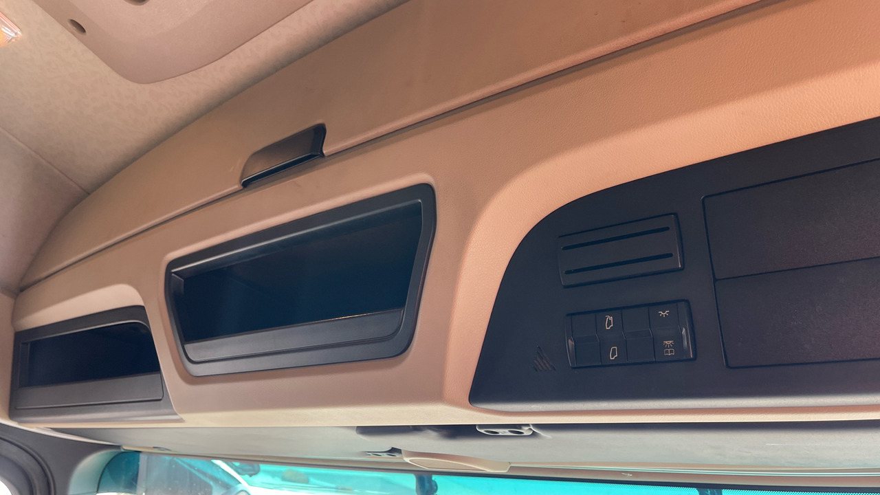 Ponyvás teherautó MERCEDES-BENZ ACTROS  2530: 15 kép.