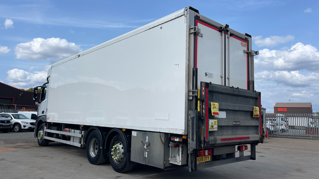 MERCEDES-BENZ ANTOS 2545 - Hűtős teherautó: 3 kép. MERCEDES-BENZ ANTOS 2545 - Hűtős teherautó: 3 kép.