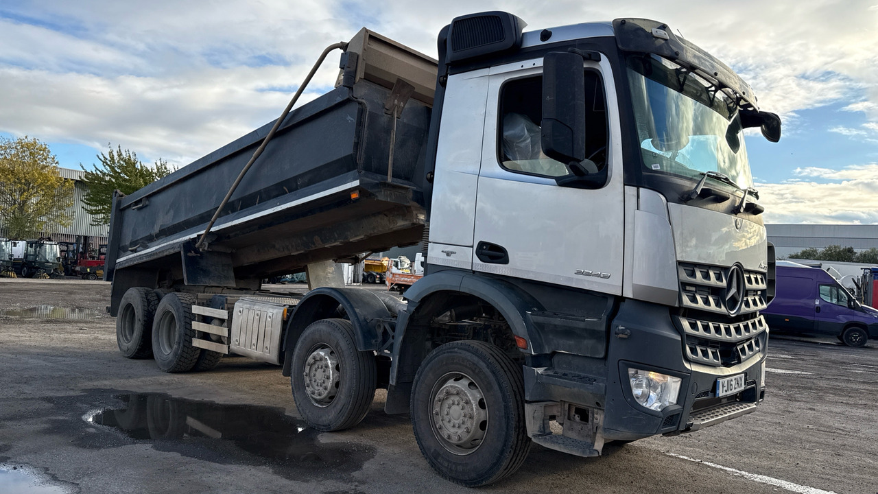 MERCEDES-BENZ AROCS  3243 - Billenőplatós teherautó: 1 kép. MERCEDES-BENZ AROCS  3243 - Billenőplatós teherautó: 1 kép.