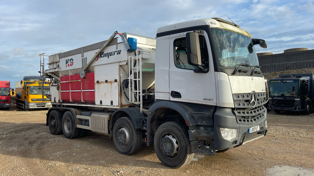MERCEDES-BENZ AROCS 4140 - Aszfaltozó gép: 1 kép. MERCEDES-BENZ AROCS 4140 - Aszfaltozó gép: 1 kép.