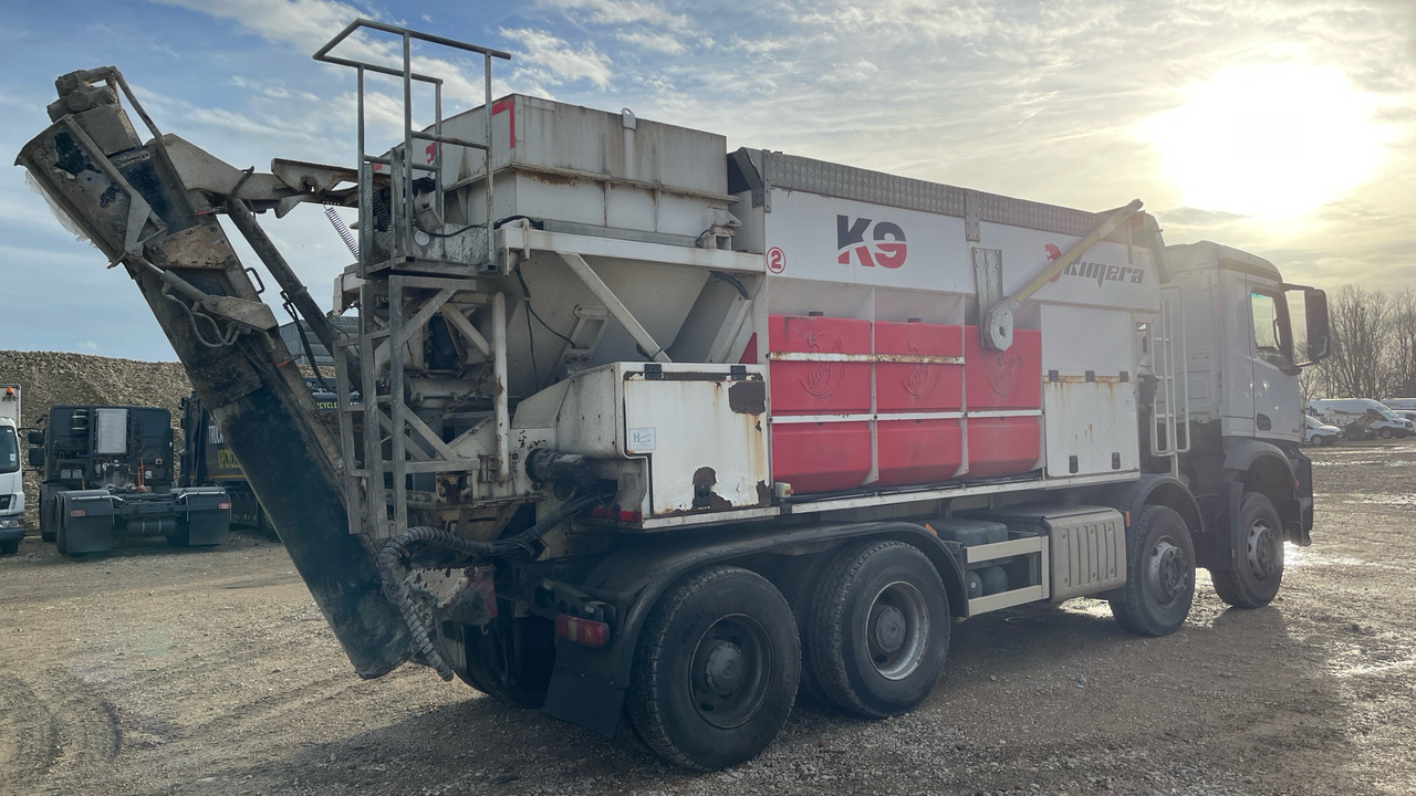 MERCEDES-BENZ AROCS 4140 - Aszfaltozó gép: 4 kép. MERCEDES-BENZ AROCS 4140 - Aszfaltozó gép: 4 kép.