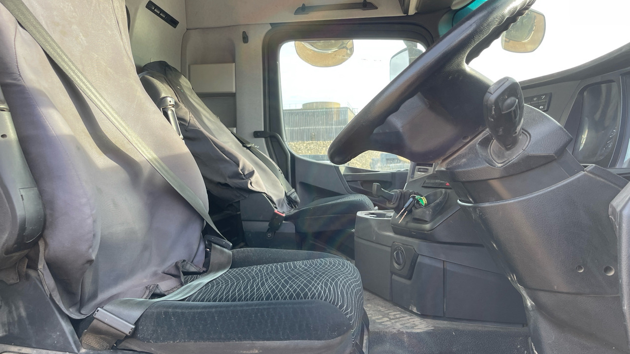 MERCEDES-BENZ AROCS 4140 - Aszfaltozó gép: 5 kép. MERCEDES-BENZ AROCS 4140 - Aszfaltozó gép: 5 kép.