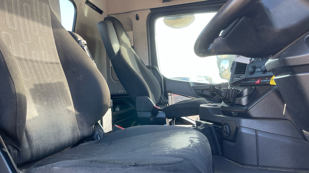 MERCEDES-BENZ AROCS - Billenőplatós teherautó, Darus autó: 5 kép. MERCEDES-BENZ AROCS - Billenőplatós teherautó, Darus autó: 5 kép.