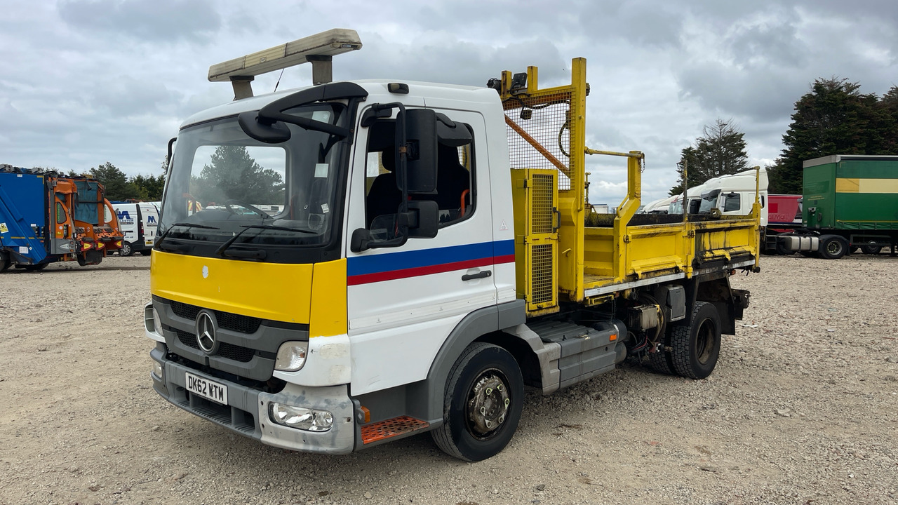 MERCEDES-BENZ ATEGO 816 - Billenőplatós teherautó: 2 kép. MERCEDES-BENZ ATEGO 816 - Billenőplatós teherautó: 2 kép.