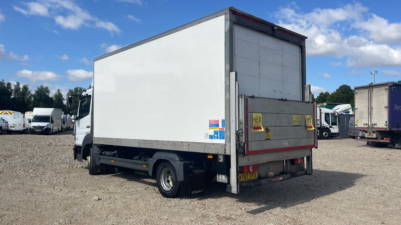 MERCEDES-BENZ ATEGO 818 - Dobozos felépítményű teherautó: 3 kép. MERCEDES-BENZ ATEGO 818 - Dobozos felépítményű teherautó: 3 kép.