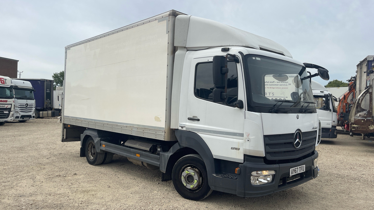 MERCEDES-BENZ ATEGO 818 - Dobozos felépítményű teherautó: 1 kép. MERCEDES-BENZ ATEGO 818 - Dobozos felépítményű teherautó: 1 kép.