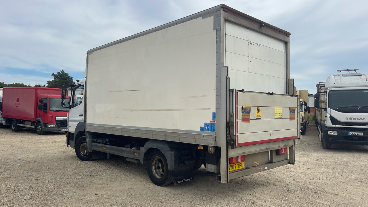 MERCEDES-BENZ ATEGO 818 - Dobozos felépítményű teherautó: 3 kép. MERCEDES-BENZ ATEGO 818 - Dobozos felépítményű teherautó: 3 kép.