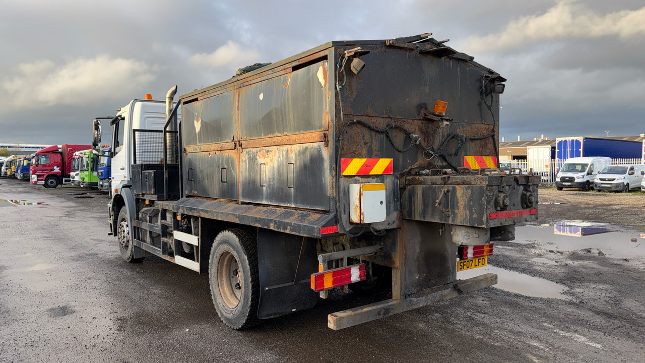 MERCEDES-BENZ AXOR 1824 - Aszfaltozó gép: 3 kép. MERCEDES-BENZ AXOR 1824 - Aszfaltozó gép: 3 kép.