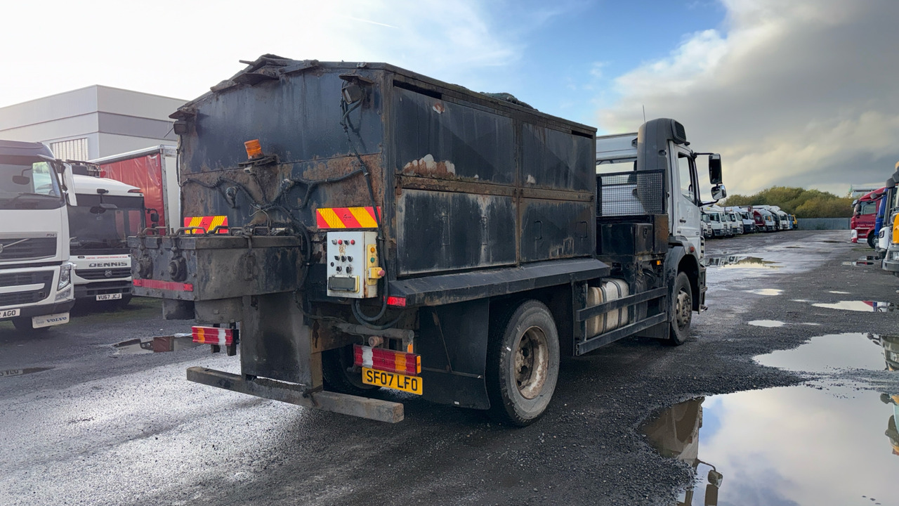 MERCEDES-BENZ AXOR 1824 - Aszfaltozó gép: 4 kép. MERCEDES-BENZ AXOR 1824 - Aszfaltozó gép: 4 kép.