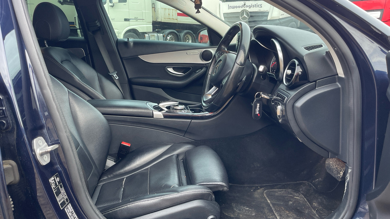 MERCEDES-BENZ C350 - Szedán: 5 kép. MERCEDES-BENZ C350 - Szedán: 5 kép.