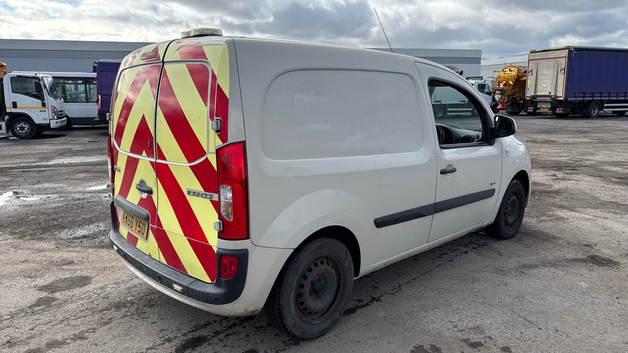 MERCEDES-BENZ CITAN 109 CDI BLUEEFFICIENCY - Kis furgon: 4 kép. MERCEDES-BENZ CITAN 109 CDI BLUEEFFICIENCY - Kis furgon: 4 kép.