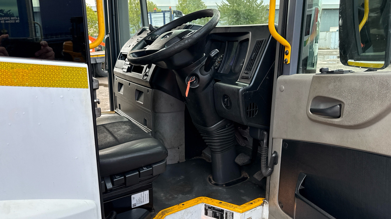 MERCEDES-BENZ ECONIC 1830 - Szippantós autó: 5 kép. MERCEDES-BENZ ECONIC 1830 - Szippantós autó: 5 kép.