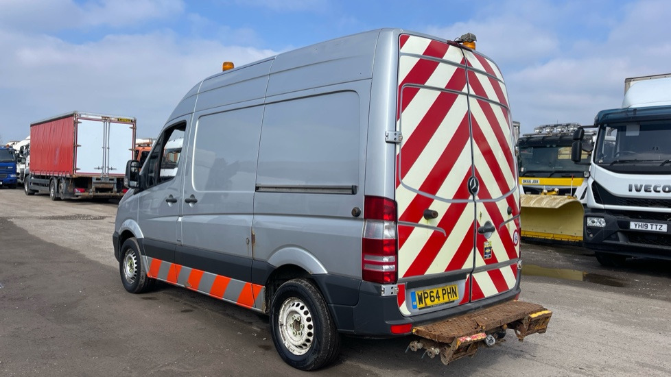 MERCEDES-BENZ SPRINTER 313 CDI - Furgon: 3 kép. MERCEDES-BENZ SPRINTER 313 CDI - Furgon: 3 kép.