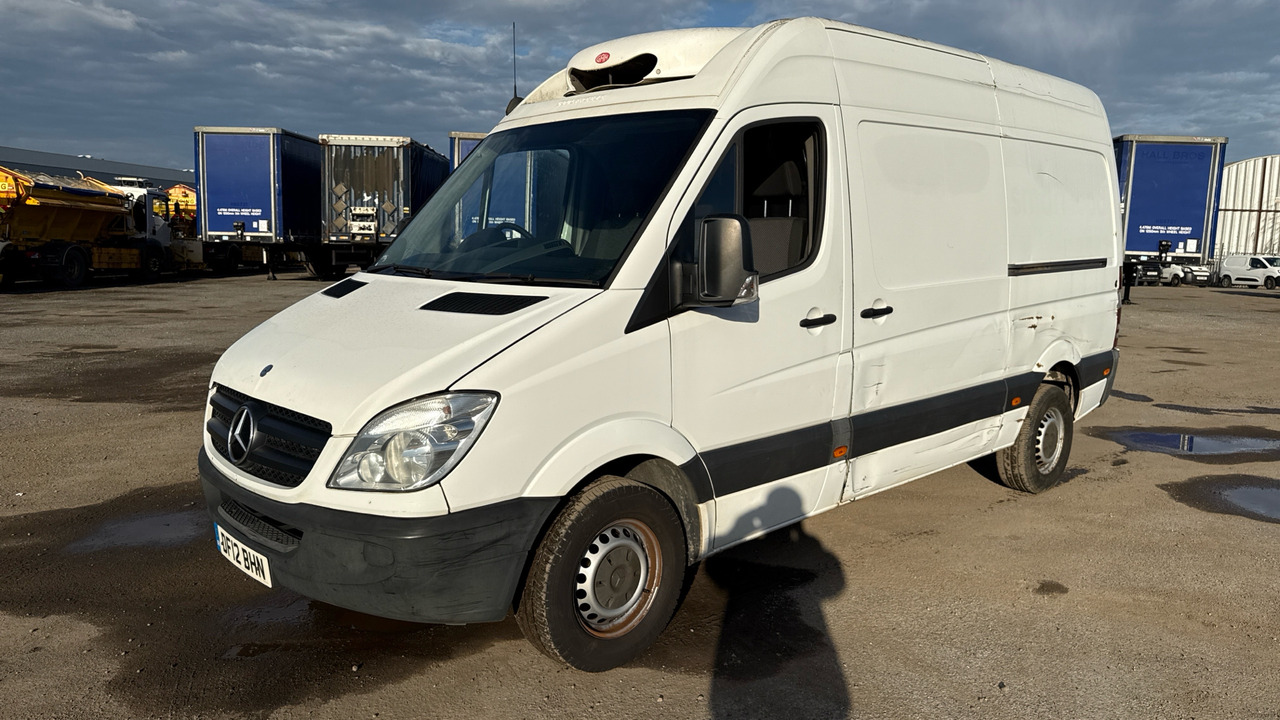 MERCEDES-BENZ SPRINTER 313 CDI - Hűtős kisteherautó: 2 kép. MERCEDES-BENZ SPRINTER 313 CDI - Hűtős kisteherautó: 2 kép.