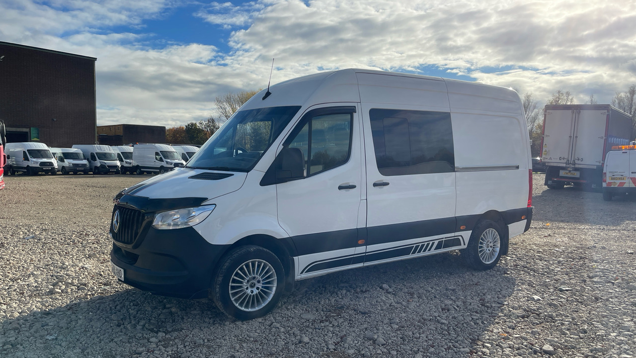 MERCEDES-BENZ SPRINTER 315 CDI - Duplakabinos kisteherautó: 2 kép. MERCEDES-BENZ SPRINTER 315 CDI - Duplakabinos kisteherautó: 2 kép.