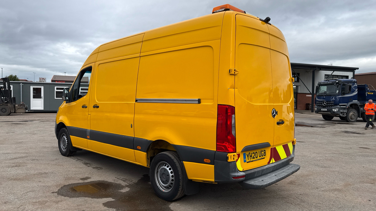 MERCEDES-BENZ SPRINTER 316 CDI - Dobozos kisteherautó: 3 kép. MERCEDES-BENZ SPRINTER 316 CDI - Dobozos kisteherautó: 3 kép.