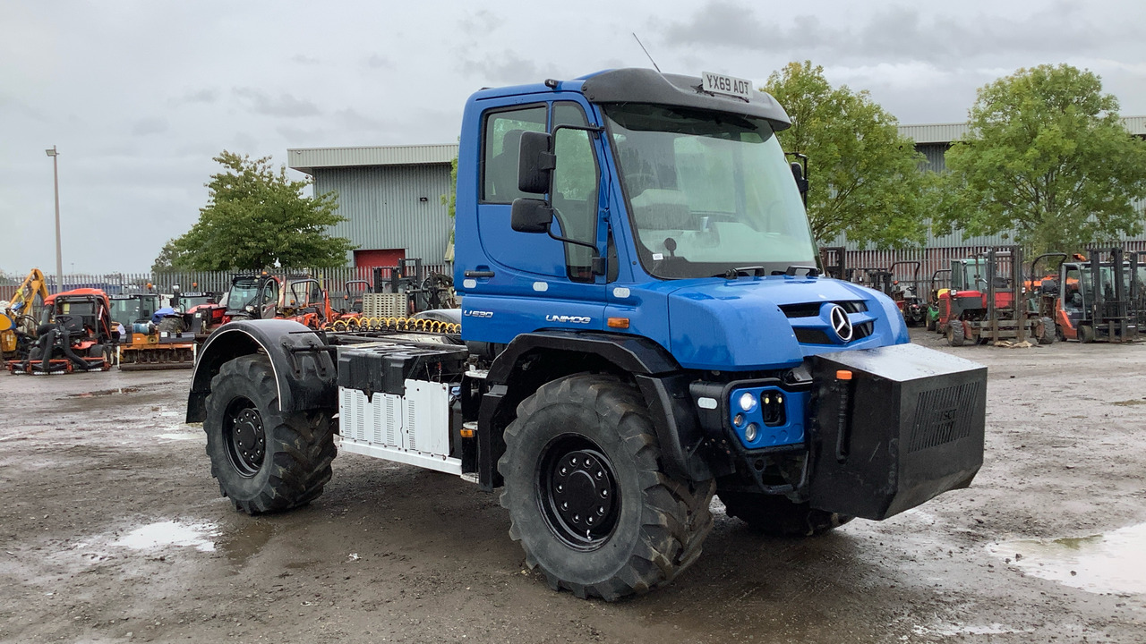 MERCEDES-BENZ UNIMOG U530 - Traktor: 1 kép. MERCEDES-BENZ UNIMOG U530 - Traktor: 1 kép.