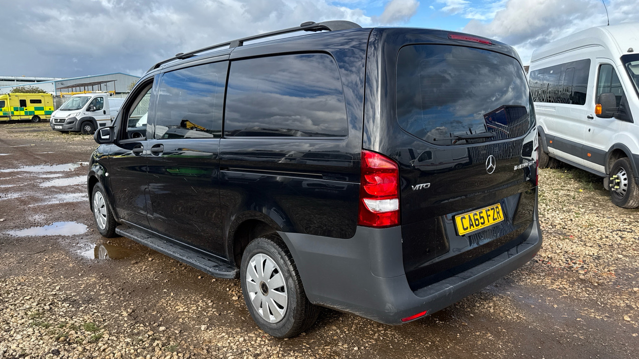 MERCEDES-BENZ VITO 114CDI BlueTec - Duplakabinos kisteherautó: 3 kép. MERCEDES-BENZ VITO 114CDI BlueTec - Duplakabinos kisteherautó: 3 kép.