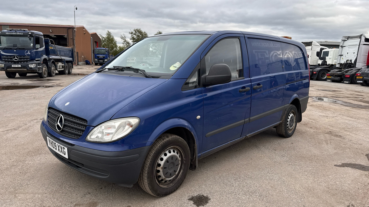 MERCEDES-BENZ VITO CDI LONG 111PS - Dobozos kisteherautó: 2 kép. MERCEDES-BENZ VITO CDI LONG 111PS - Dobozos kisteherautó: 2 kép.