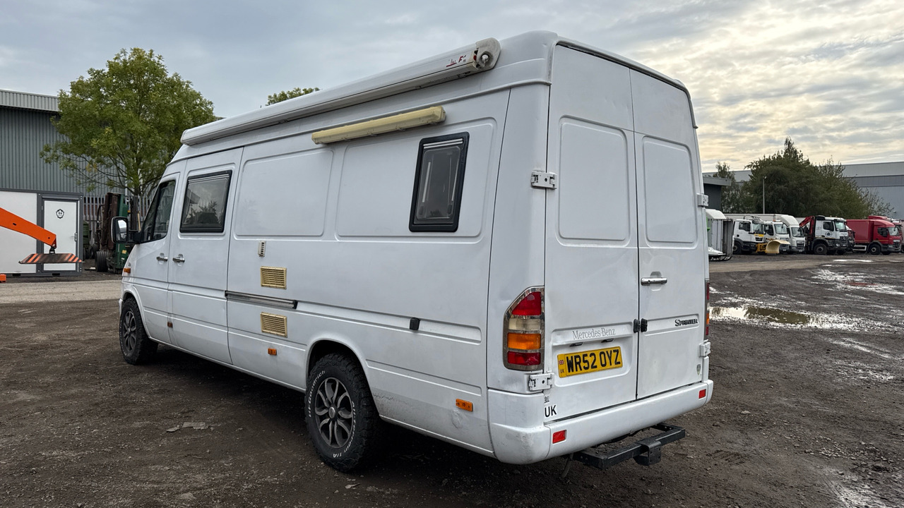 MERCEDES SPRINTER 311 CDI - Furgon: 3 kép. MERCEDES SPRINTER 311 CDI - Furgon: 3 kép.