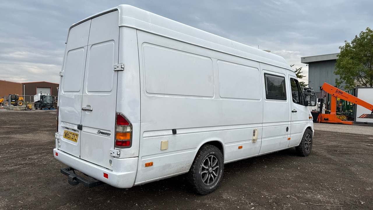 MERCEDES SPRINTER 311 CDI - Furgon: 4 kép. MERCEDES SPRINTER 311 CDI - Furgon: 4 kép.