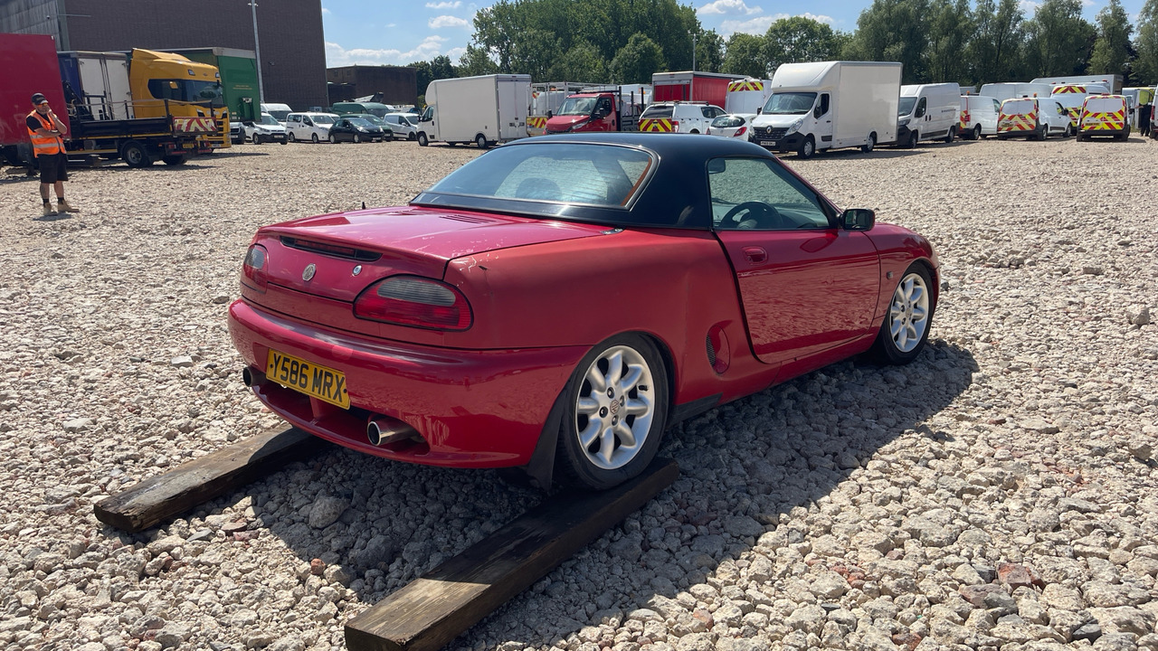 MG MGF - Autó: 4 kép. MG MGF - Autó: 4 kép.