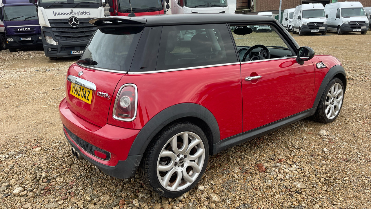 MINI COOPER COOPER S - Hatchback: 4 kép. MINI COOPER COOPER S - Hatchback: 4 kép.