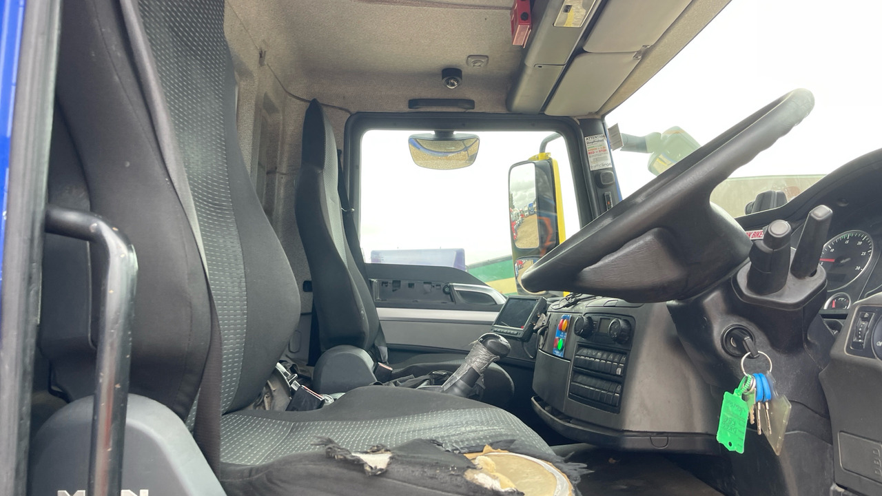 Man TGM 18.250 - Platós teherautó, Darus autó: 5 kép. Man TGM 18.250 - Platós teherautó, Darus autó: 5 kép.