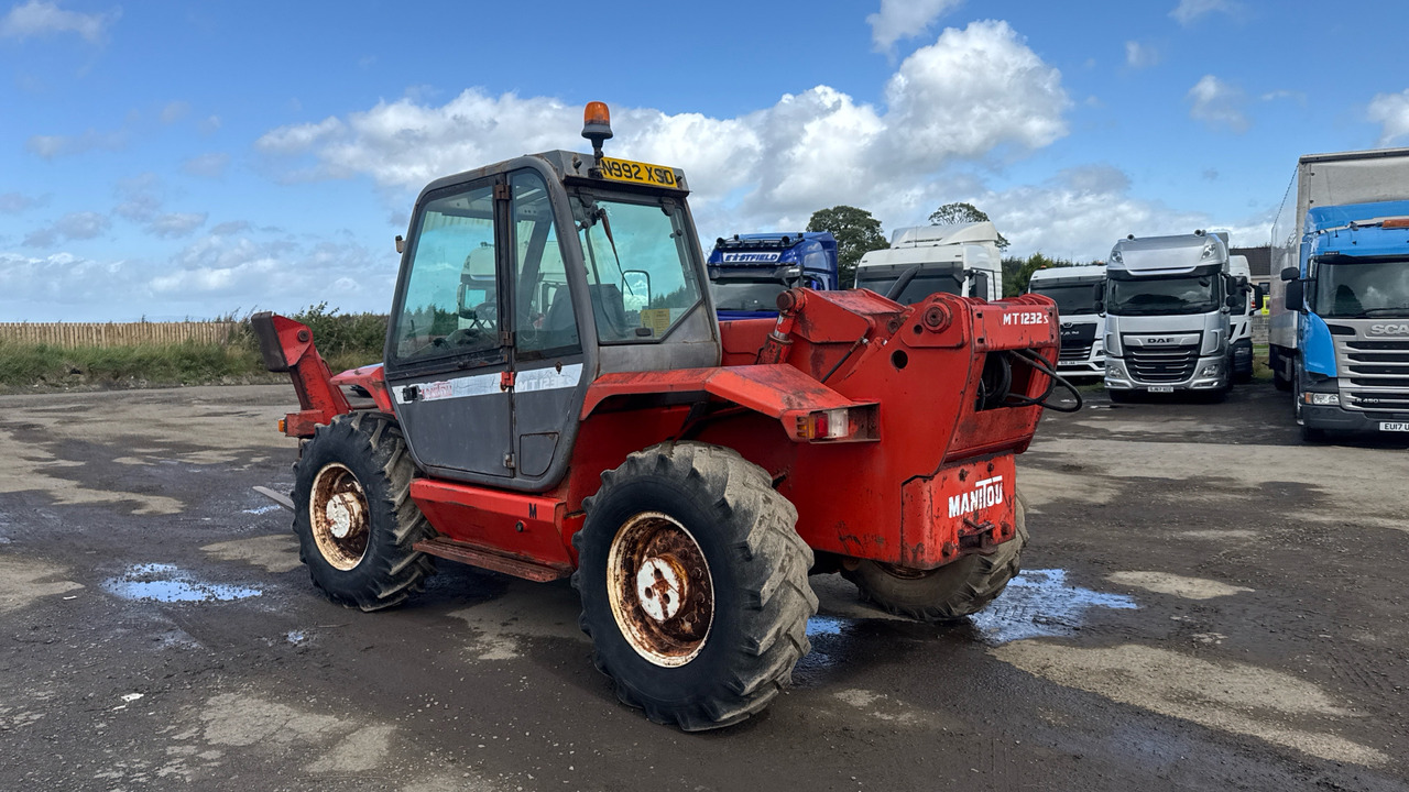 Manitou Mt 1232s - Építőipari berendezések: 3 kép. Manitou Mt 1232s - Építőipari berendezések: 3 kép.