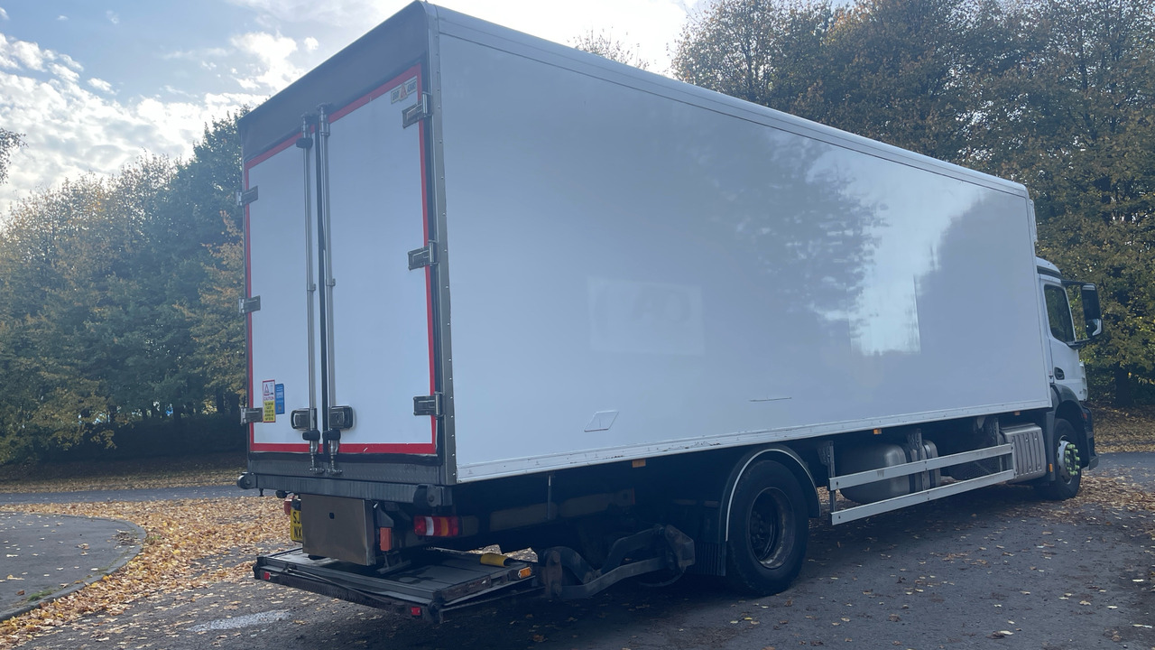 Mercedes-Benz Antos 1827 - Hűtős teherautó: 4 kép. Mercedes-Benz Antos 1827 - Hűtős teherautó: 4 kép.