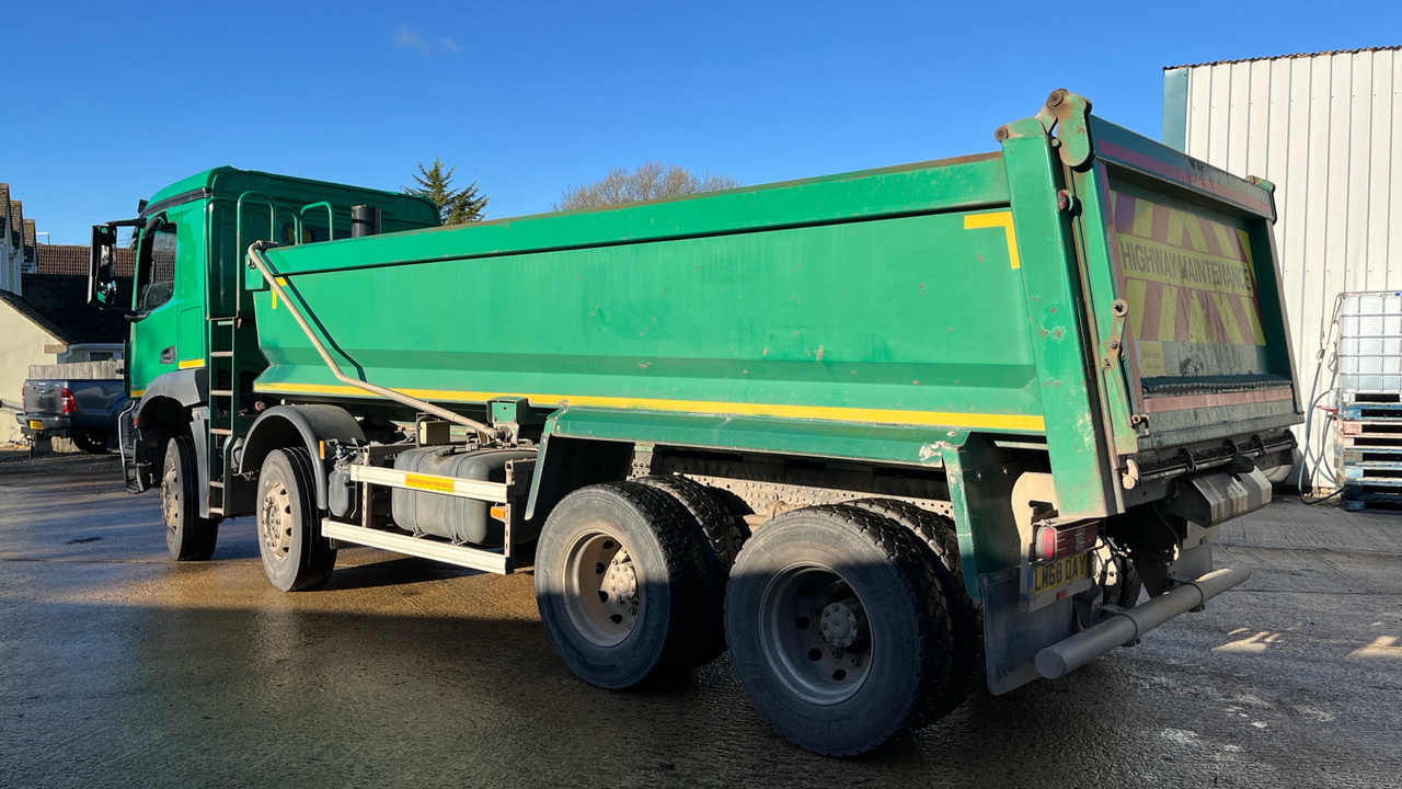 Mercedes-Benz Arocs 3240 - Billenőplatós teherautó: 3 kép. Mercedes-Benz Arocs 3240 - Billenőplatós teherautó: 3 kép.