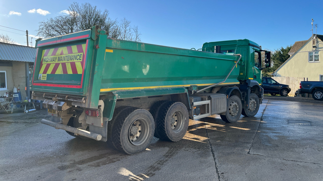 Mercedes-Benz Arocs 3240 - Billenőplatós teherautó: 4 kép. Mercedes-Benz Arocs 3240 - Billenőplatós teherautó: 4 kép.