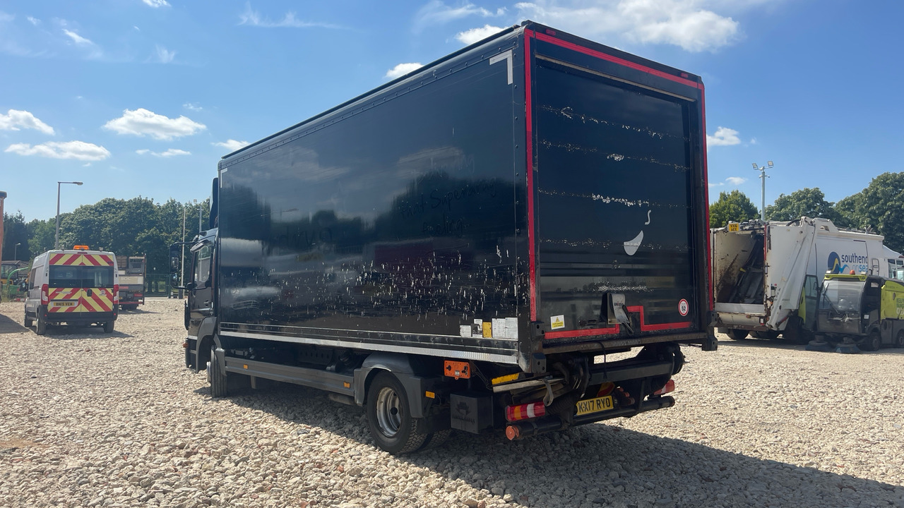Mercedes-Benz Atego 1018 - Dobozos felépítményű teherautó: 3 kép. Mercedes-Benz Atego 1018 - Dobozos felépítményű teherautó: 3 kép.