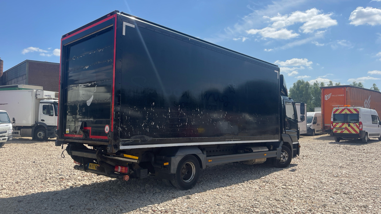 Mercedes-Benz Atego 1018 - Dobozos felépítményű teherautó: 4 kép. Mercedes-Benz Atego 1018 - Dobozos felépítményű teherautó: 4 kép.