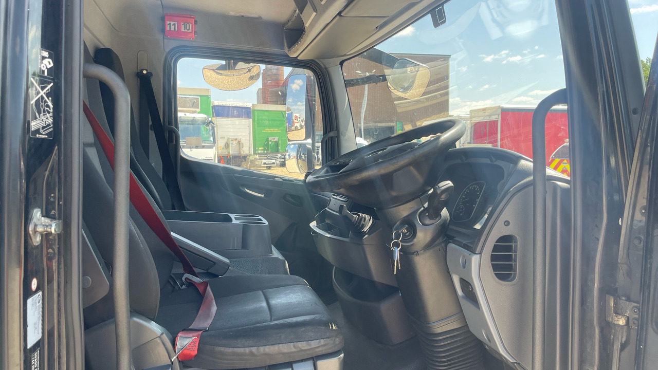 Mercedes-Benz Atego 1018 - Dobozos felépítményű teherautó: 5 kép. Mercedes-Benz Atego 1018 - Dobozos felépítményű teherautó: 5 kép.