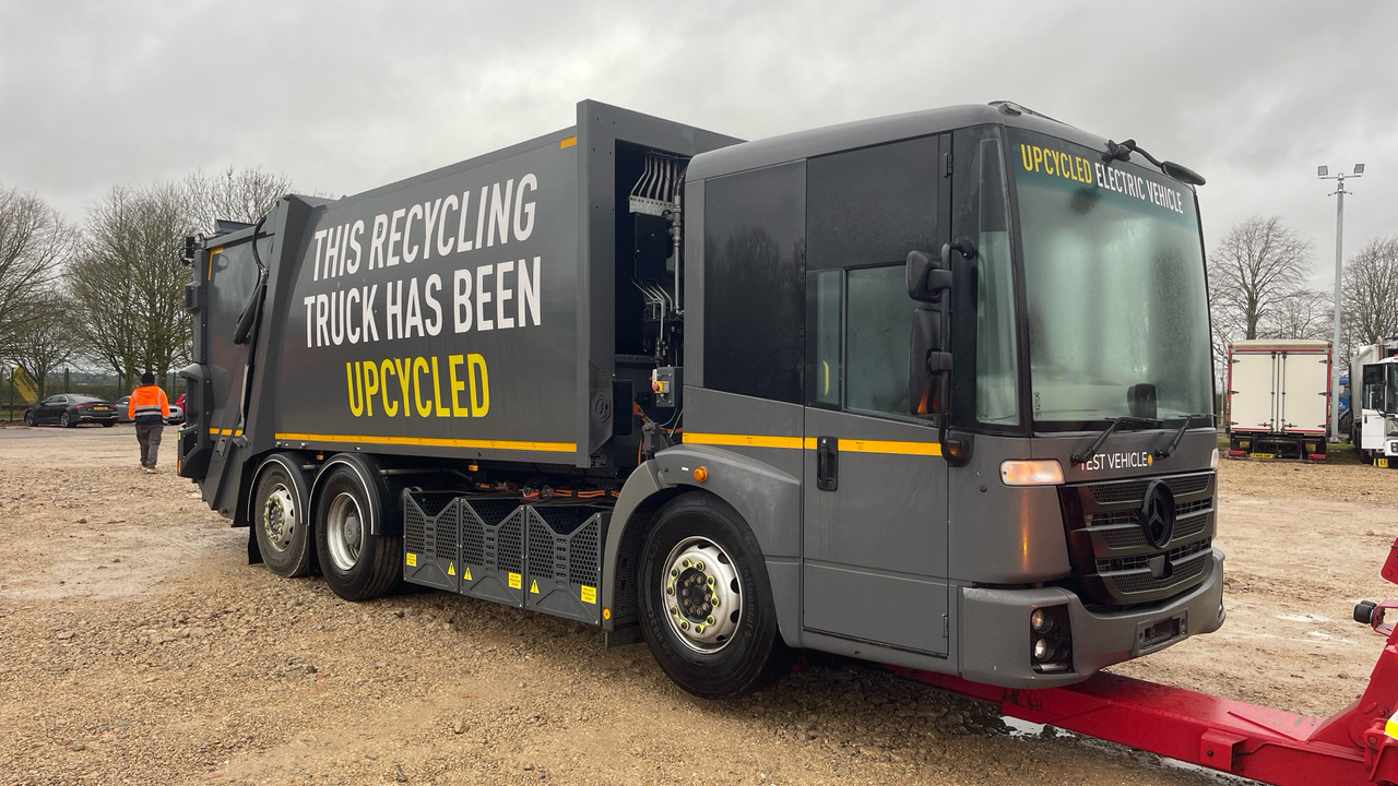 Mercedes-Benz Econic - Szemetesautó: 2 kép. Mercedes-Benz Econic - Szemetesautó: 2 kép.