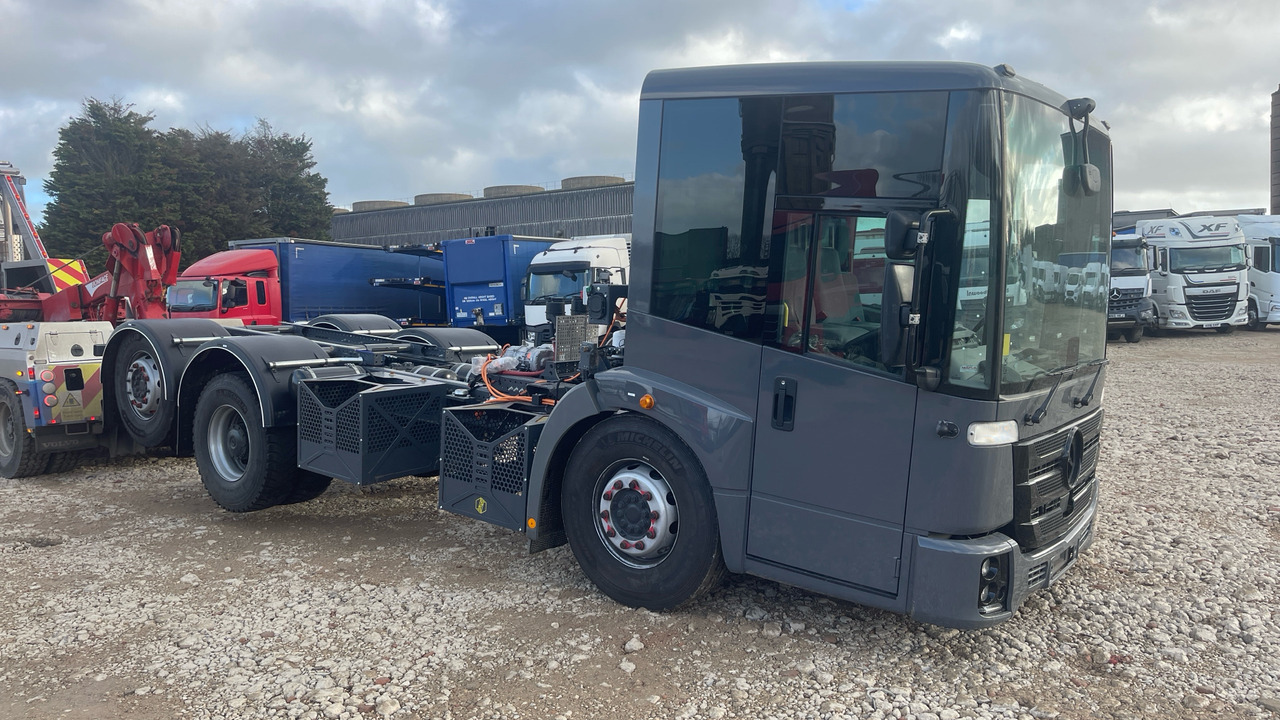 Mercedes-Benz Econic - Alvaz teherautó: 2 kép. Mercedes-Benz Econic - Alvaz teherautó: 2 kép.