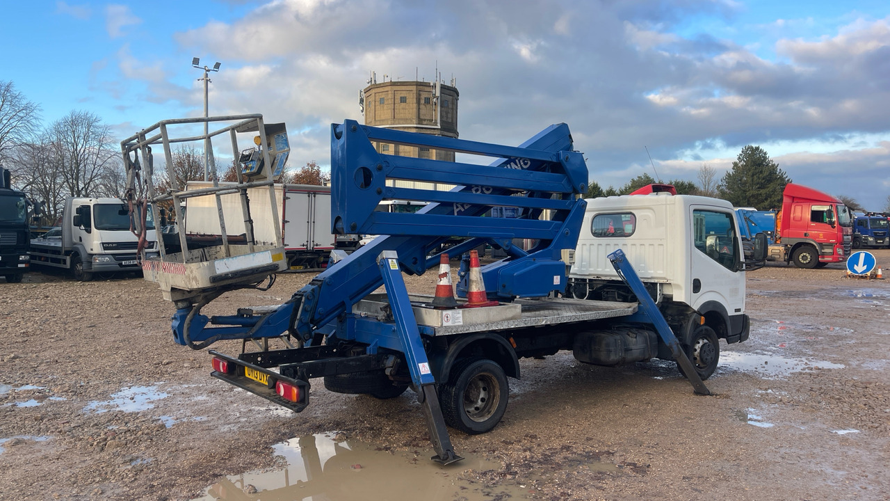 NISSAN CABSTAR 35.14 - Emelőkosaras teherautó: 4 kép. NISSAN CABSTAR 35.14 - Emelőkosaras teherautó: 4 kép.