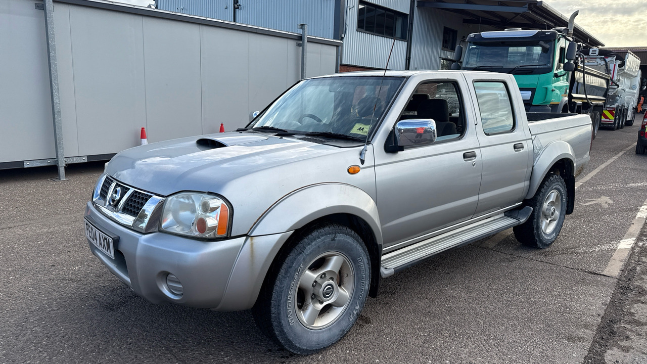 NISSAN D22 2.5 DI - Pickup, Duplakabinos kisteherautó: 2 kép. NISSAN D22 2.5 DI - Pickup, Duplakabinos kisteherautó: 2 kép.