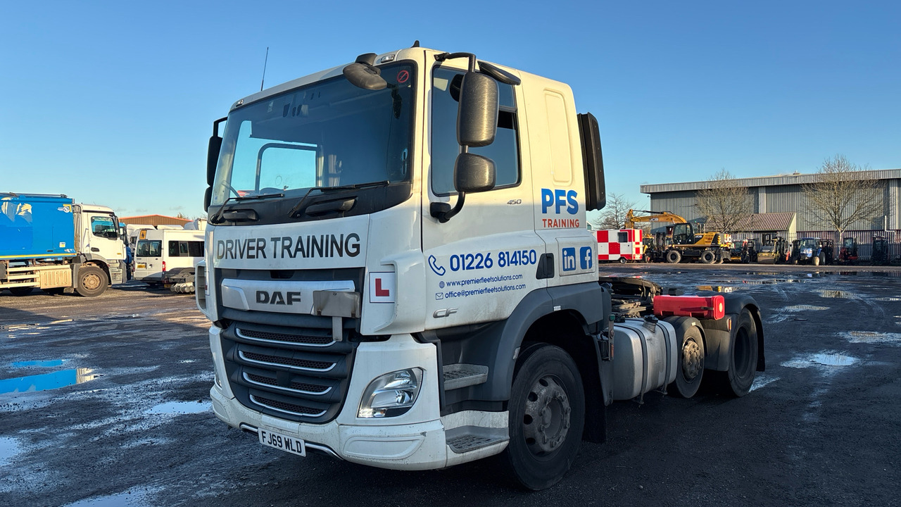 DAF CF 450 - Nyergesvontató: 2 kép. DAF CF 450 - Nyergesvontató: 2 kép.