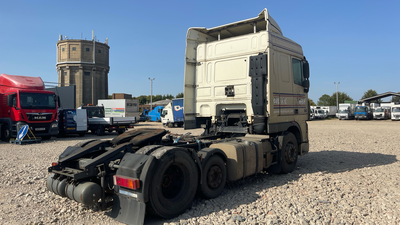DAF XF 105.460 - Nyergesvontató: 5 kép. DAF XF 105.460 - Nyergesvontató: 5 kép.