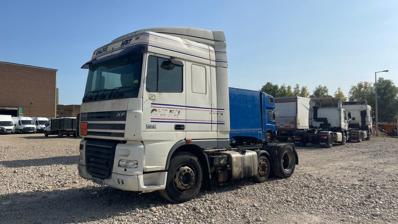 DAF XF 105.460 - Nyergesvontató: 3 kép. DAF XF 105.460 - Nyergesvontató: 3 kép.