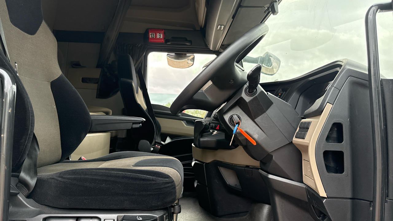 MAN TGX 26.470 - Nyergesvontató: 5 kép. MAN TGX 26.470 - Nyergesvontató: 5 kép.