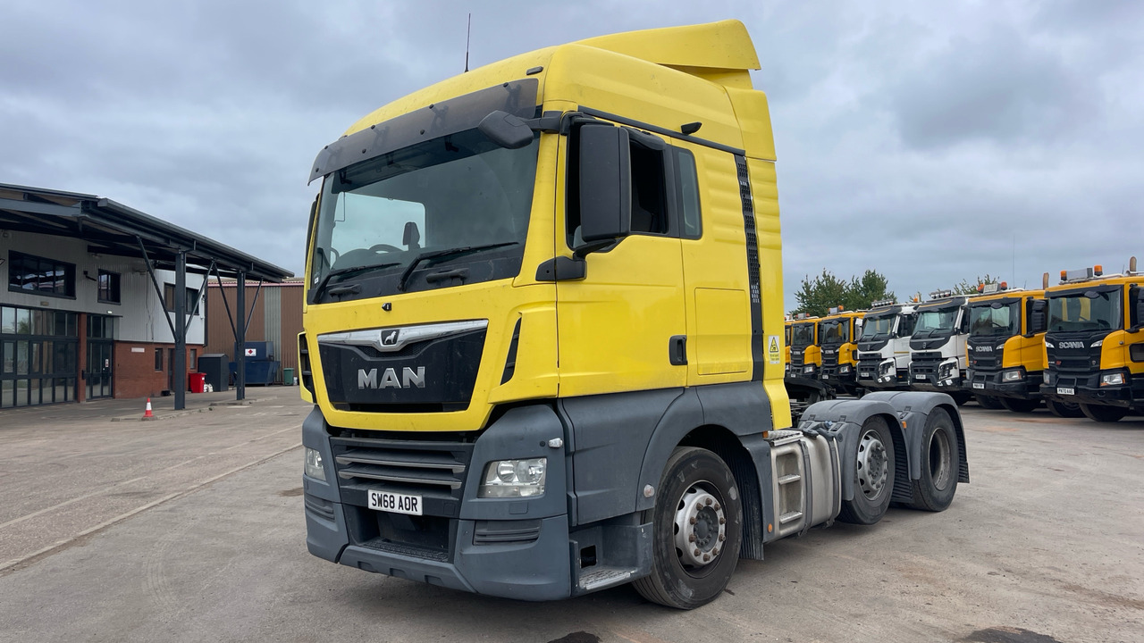 MAN TGX 26.500 - Nyergesvontató: 2 kép. MAN TGX 26.500 - Nyergesvontató: 2 kép.
